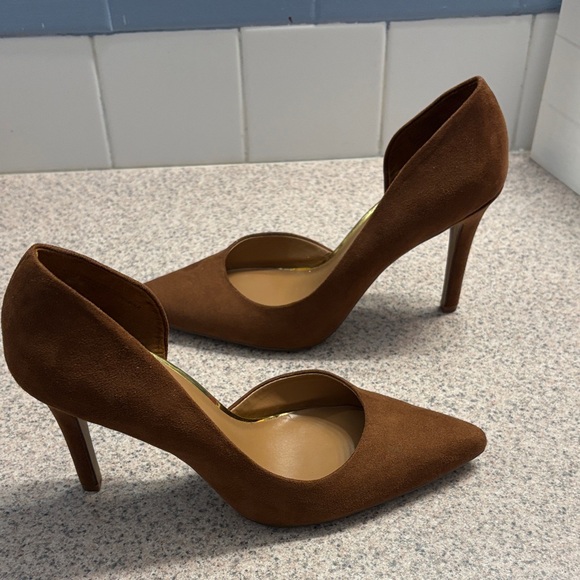 Merona Elegant Brown Suede Heels - Picture 4 of 5